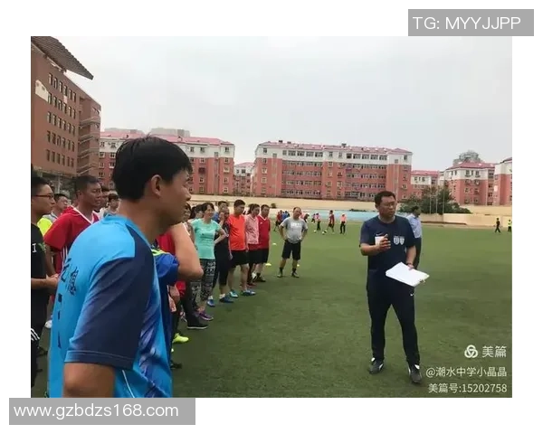 基础足球课：培养青少年球技与团队合作精神的全面指导课程